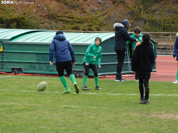 &iexcl;Placados por la diversi&oacute;n! 400 ni&ntilde;os hacen un &quot;ensayo&quot; de rugby en Soria, en fo