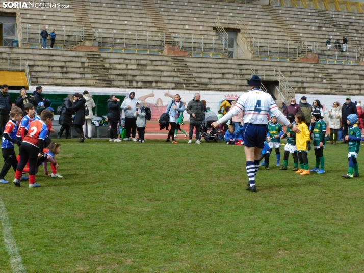 &iexcl;Placados por la diversi&oacute;n! 400 ni&ntilde;os hacen un &quot;ensayo&quot; de rugby en Soria, en fo