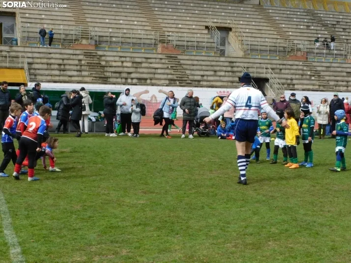 &iexcl;Placados por la diversi&oacute;n! 400 ni&ntilde;os hacen un "ensayo" de rugby en Soria, en fo