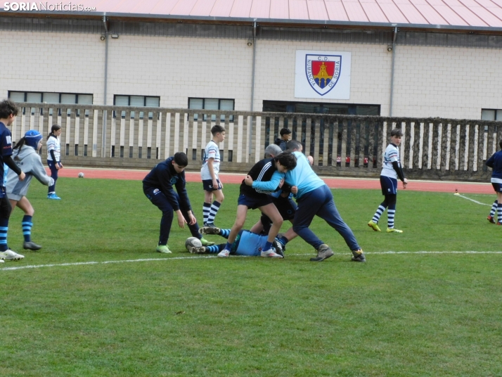 &iexcl;Placados por la diversi&oacute;n! 400 ni&ntilde;os hacen un &quot;ensayo&quot; de rugby en Soria, en fo