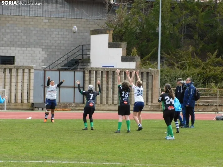 &iexcl;Placados por la diversi&oacute;n! 400 ni&ntilde;os hacen un "ensayo" de rugby en Soria, en fo
