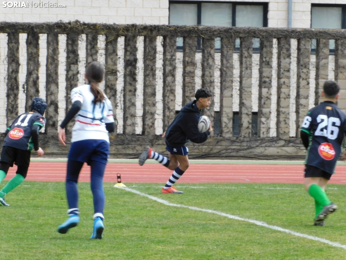 &iexcl;Placados por la diversi&oacute;n! 400 ni&ntilde;os hacen un &quot;ensayo&quot; de rugby en Soria, en fo