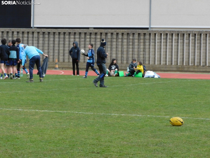 &iexcl;Placados por la diversi&oacute;n! 400 ni&ntilde;os hacen un &quot;ensayo&quot; de rugby en Soria, en fo