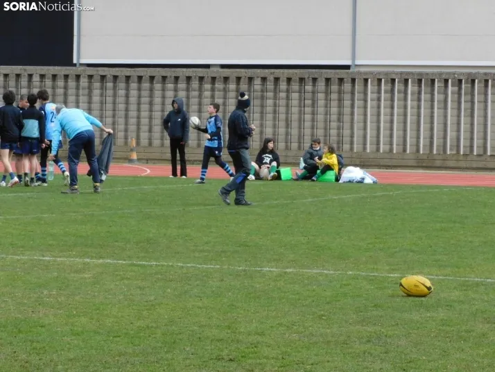 &iexcl;Placados por la diversi&oacute;n! 400 ni&ntilde;os hacen un "ensayo" de rugby en Soria, en fo
