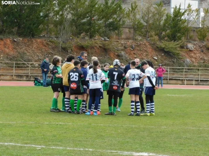 &iexcl;Placados por la diversi&oacute;n! 400 ni&ntilde;os hacen un "ensayo" de rugby en Soria, en fo