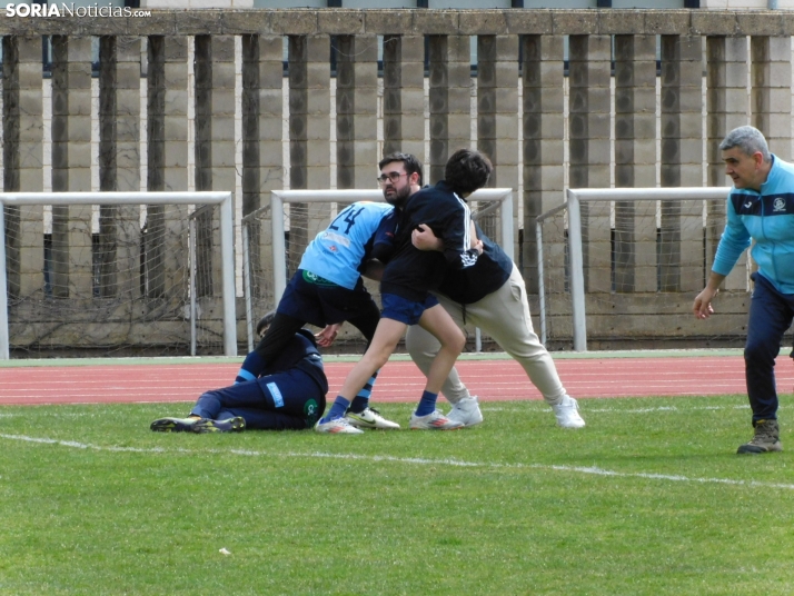 &iexcl;Placados por la diversi&oacute;n! 400 ni&ntilde;os hacen un &quot;ensayo&quot; de rugby en Soria, en fo