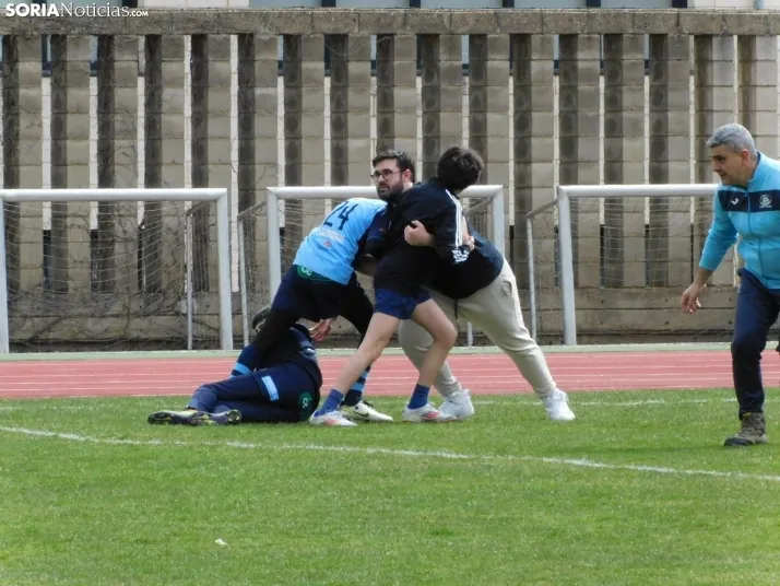 &iexcl;Placados por la diversi&oacute;n! 400 ni&ntilde;os hacen un "ensayo" de rugby en Soria, en fo