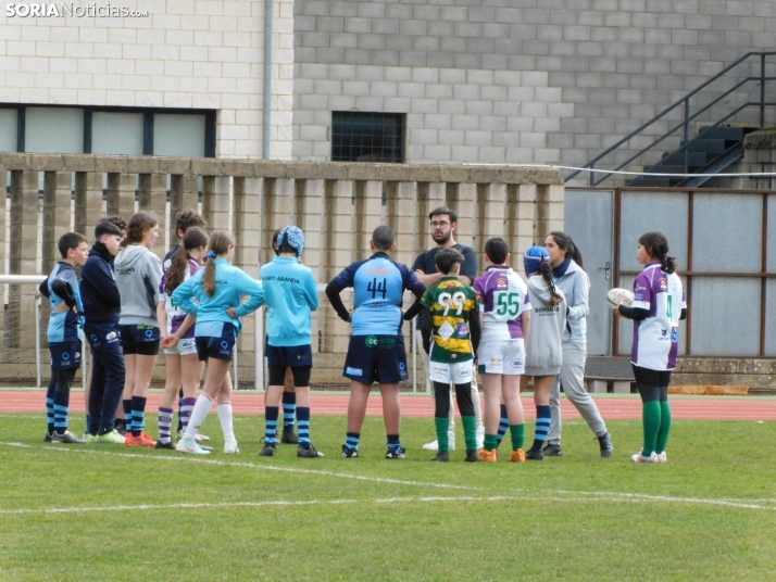 &iexcl;Placados por la diversi&oacute;n! 400 ni&ntilde;os hacen un &quot;ensayo&quot; de rugby en Soria, en fo