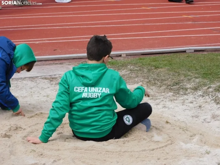 &iexcl;Placados por la diversi&oacute;n! 400 ni&ntilde;os hacen un "ensayo" de rugby en Soria, en fo