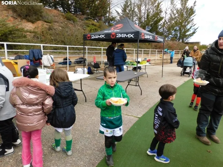 &iexcl;Placados por la diversi&oacute;n! 400 ni&ntilde;os hacen un "ensayo" de rugby en Soria, en fo