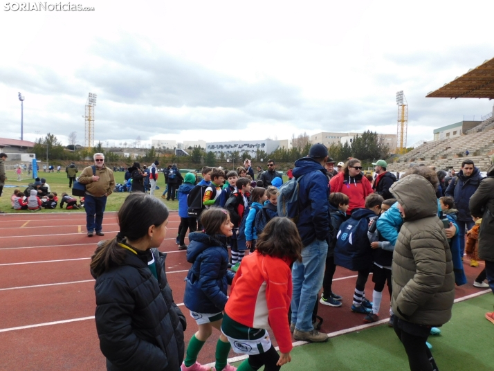 &iexcl;Placados por la diversi&oacute;n! 400 ni&ntilde;os hacen un &quot;ensayo&quot; de rugby en Soria, en fo