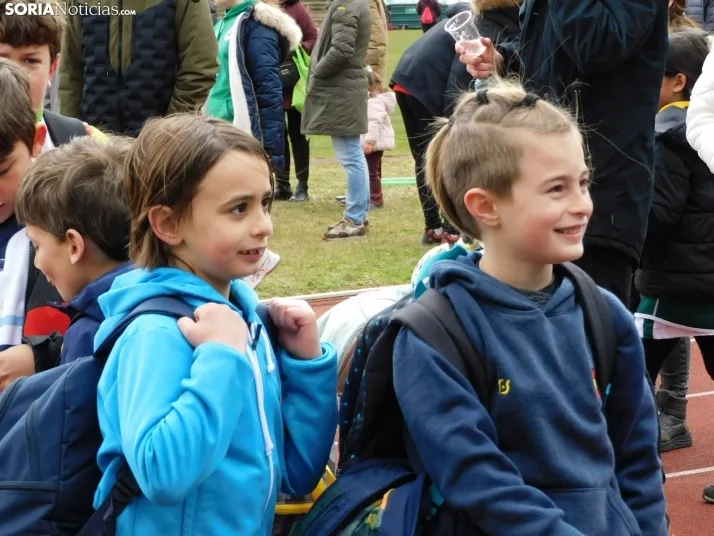 &iexcl;Placados por la diversi&oacute;n! 400 ni&ntilde;os hacen un "ensayo" de rugby en Soria, en fo