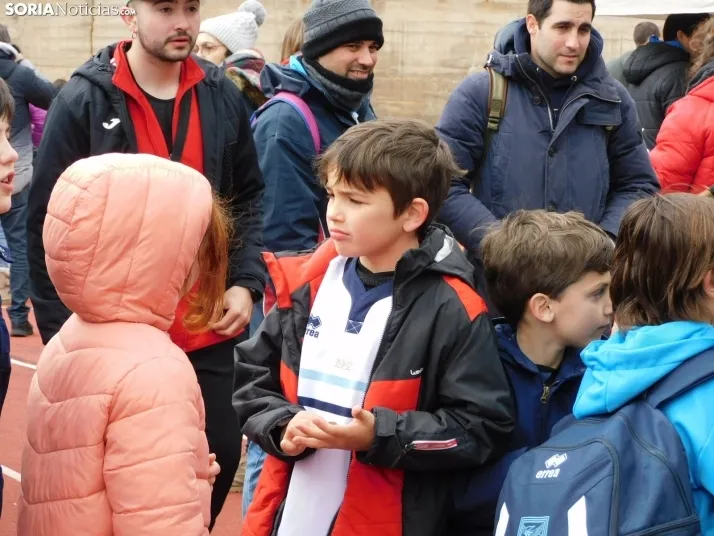 &iexcl;Placados por la diversi&oacute;n! 400 ni&ntilde;os hacen un "ensayo" de rugby en Soria, en fo