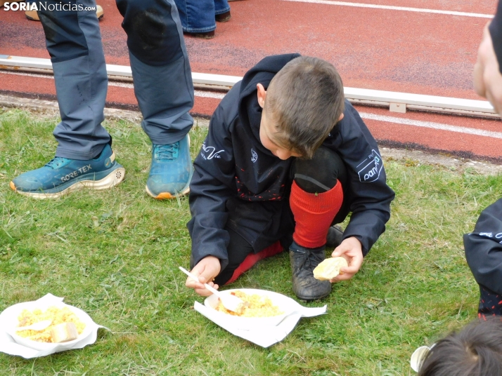 &iexcl;Placados por la diversi&oacute;n! 400 ni&ntilde;os hacen un &quot;ensayo&quot; de rugby en Soria, en fo
