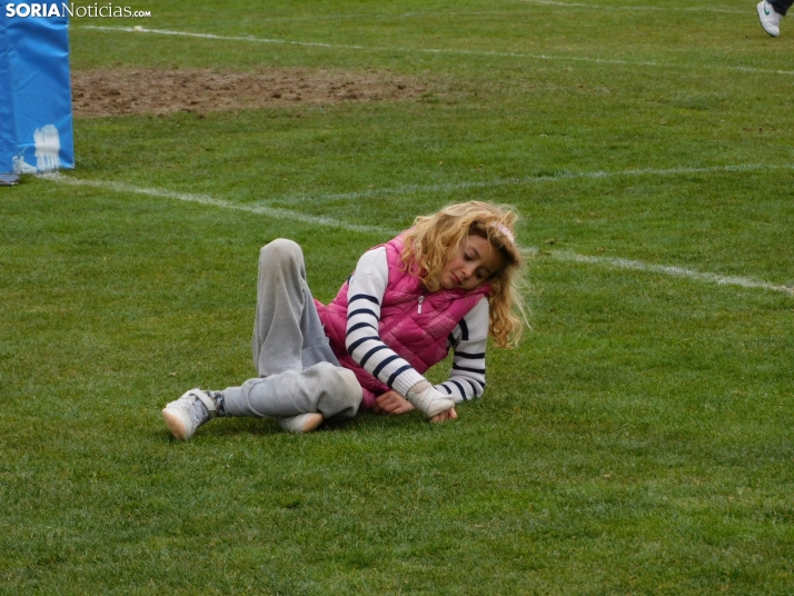 &iexcl;Placados por la diversi&oacute;n! 400 ni&ntilde;os hacen un &quot;ensayo&quot; de rugby en Soria, en fo