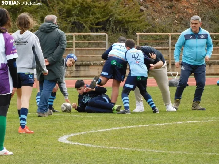 &iexcl;Placados por la diversi&oacute;n! 400 ni&ntilde;os hacen un "ensayo" de rugby en Soria, en fo