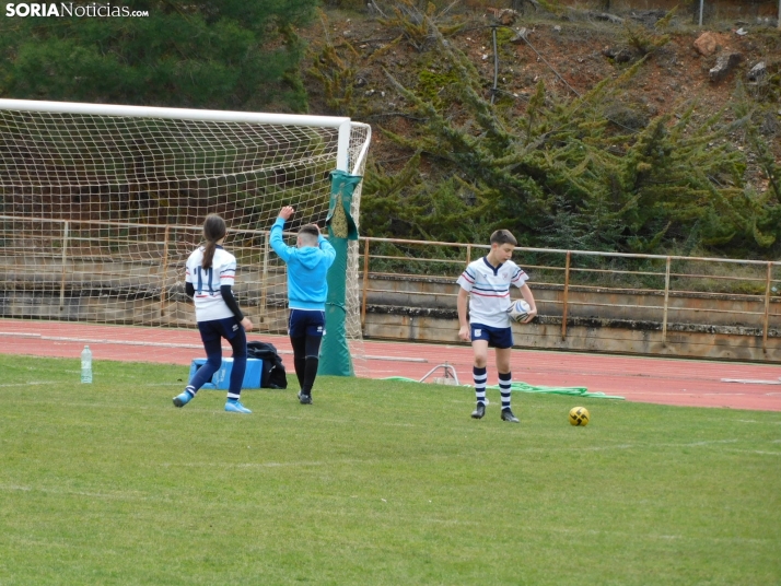 &iexcl;Placados por la diversi&oacute;n! 400 ni&ntilde;os hacen un &quot;ensayo&quot; de rugby en Soria, en fo