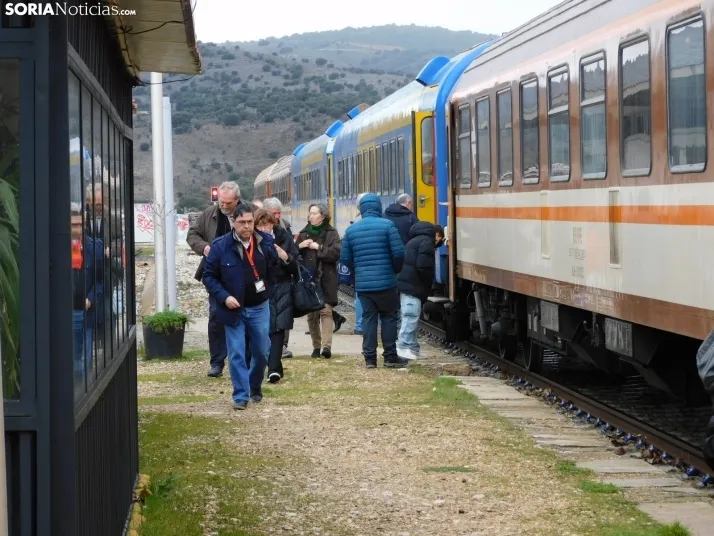Fotos: 500 pasajeros llegan a Soria procedentes de Madrid y Zaragoza en un tren con m&aacute;s de 100 a&ntilde