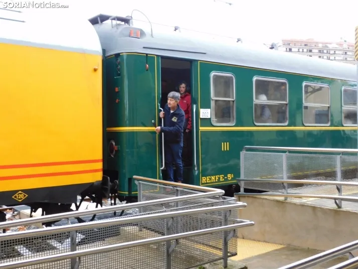 Fotos: 500 pasajeros llegan a Soria procedentes de Madrid y Zaragoza en un tren con m&aacute;s de 100 a&ntilde