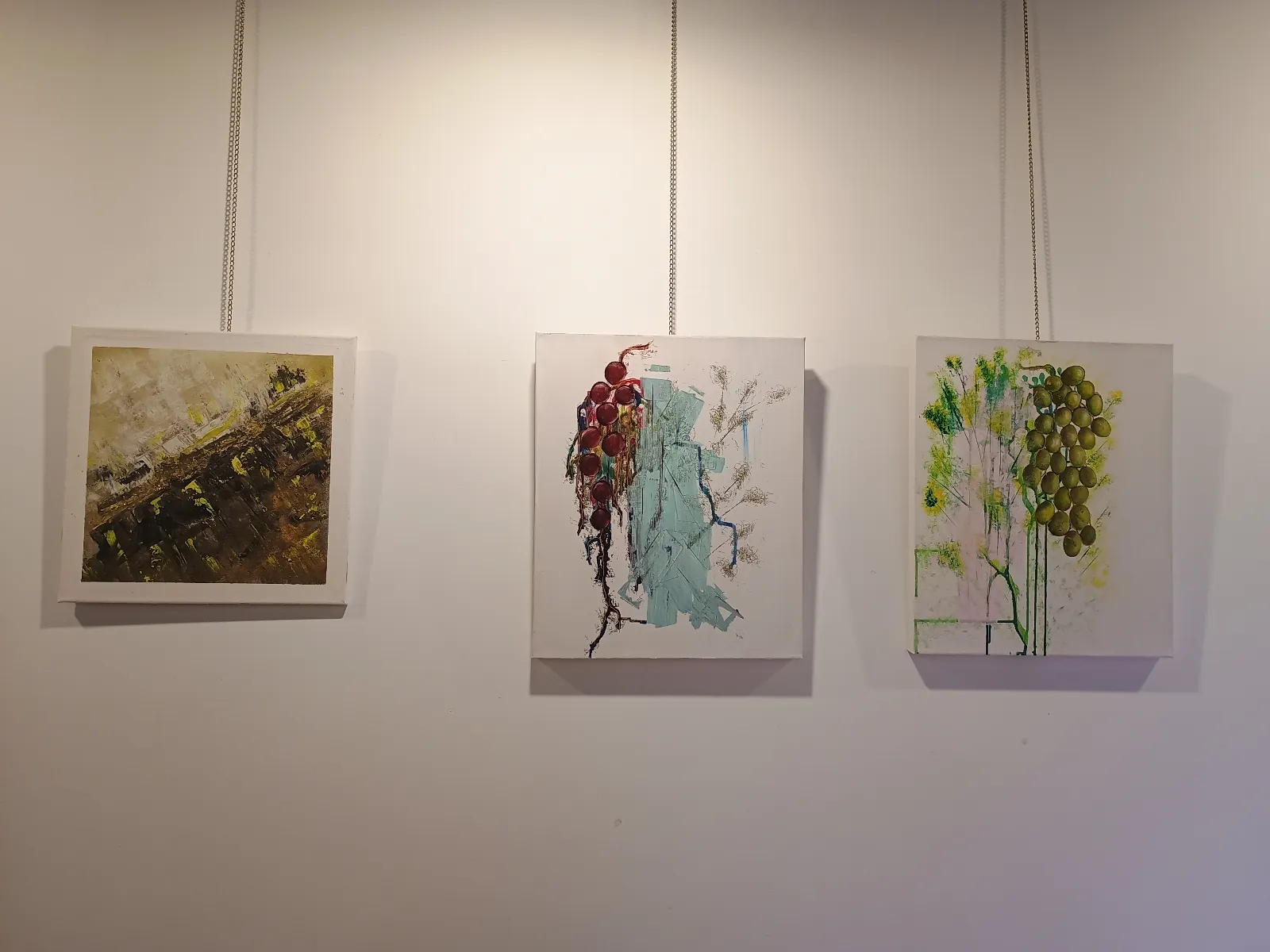 Foto 2 - Abre la muestra pict&oacute;rica 'Esencia y seda' en &Aacute;greda