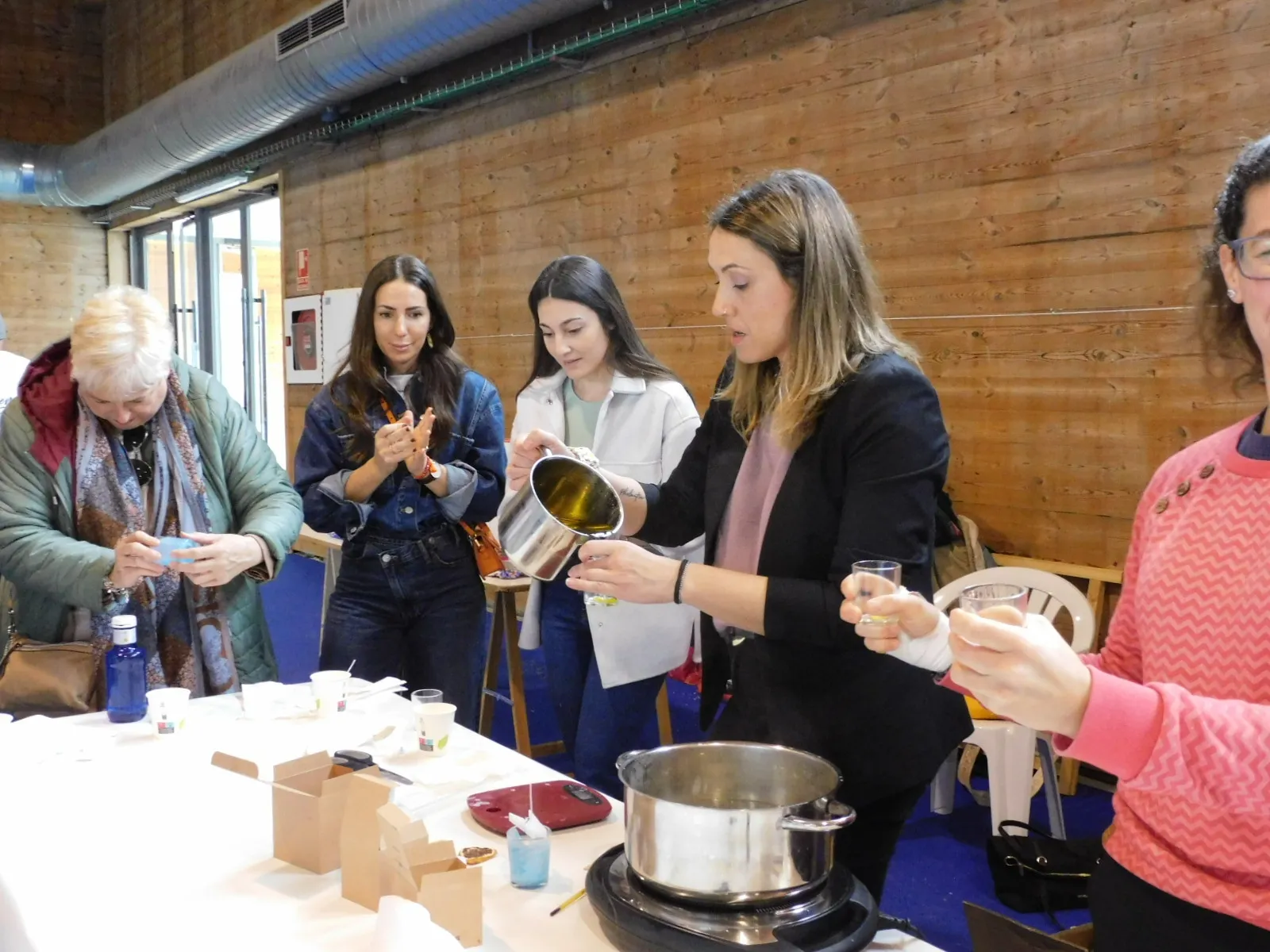 Foto 2 - &iquest;C&oacute;mo hacer tus propias velas artesanales con efecto marmolado? Aprende paso a paso