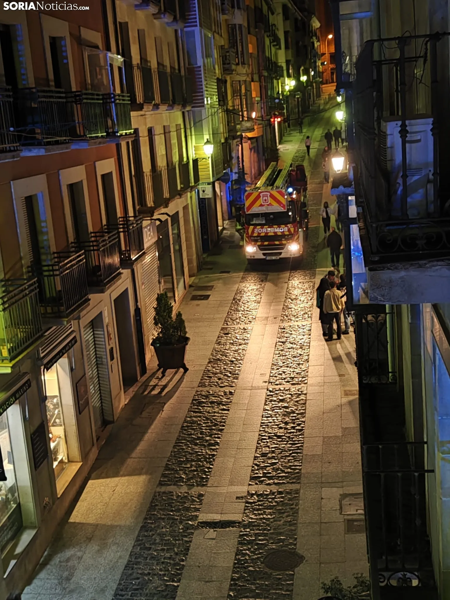 Foto 2 - Susto en pleno centro de Soria: Incendio en la madrugada del Viernes Santo