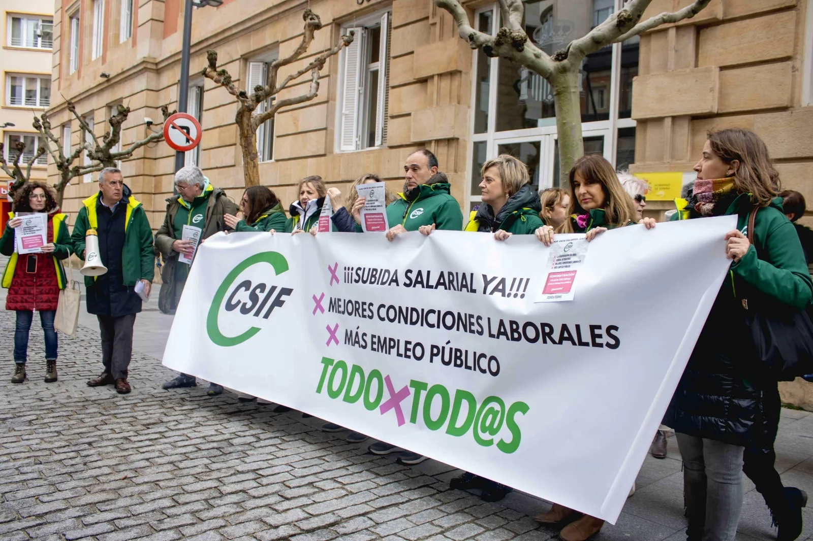 Foto 8 - CSIF sospecha que el dinero que tendr&iacute;a que ir dirigido a subir los sueldos p&uacute;blicos vaya al 2% de defensa