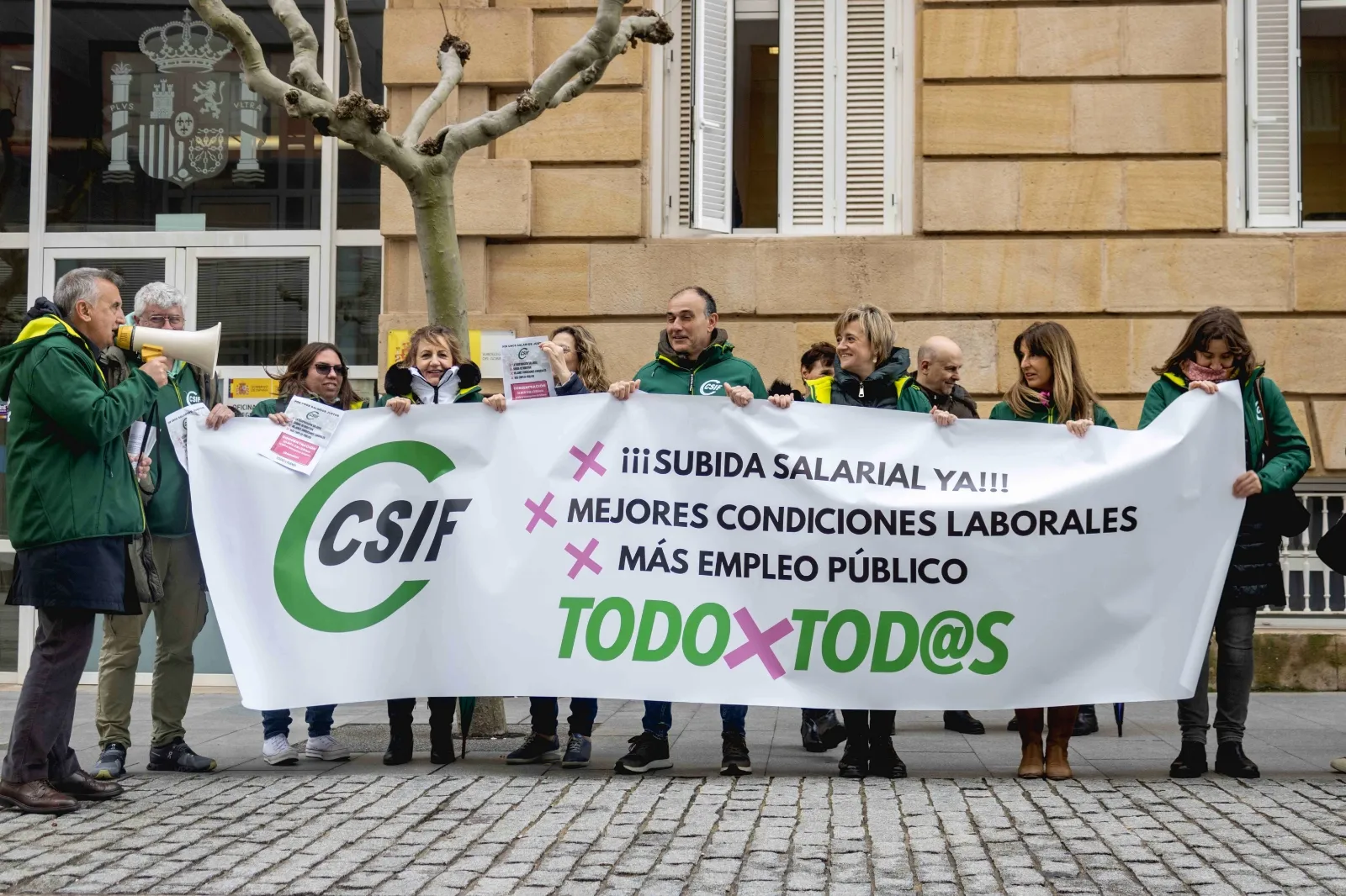 Foto 2 - CSIF sospecha que el dinero que tendr&iacute;a que ir dirigido a subir los sueldos p&uacute;blicos vaya al 2% de defensa