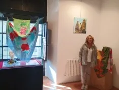 Foto 6 - Abre la muestra pict&oacute;rica 'Esencia y seda' en &Aacute;greda