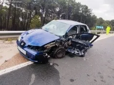 Foto 4 - Dos accidentes en la N-234: uno de ellos con dos veh&iacute;culos destrozados