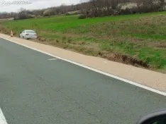 Foto 6 - Dos accidentes en la N-234: uno de ellos con dos veh&iacute;culos destrozados