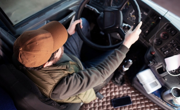 La posible solución a la falta de camioneros en España: hasta 2.000 euros de ayuda para la obtención el carné