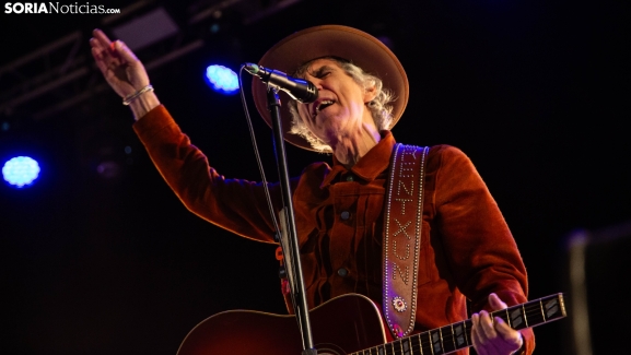 GALERÍA: Duncan Dhu pone música a la previa del Día de Castilla y León en Soria