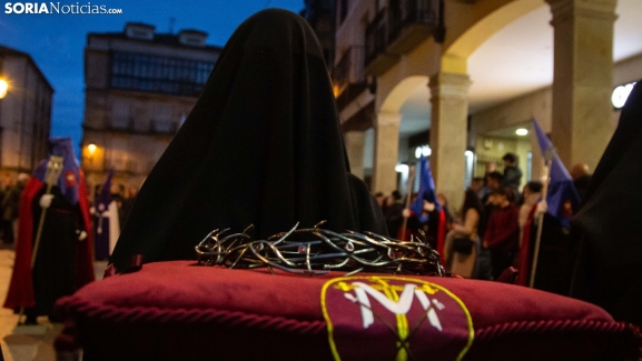 Fotos: Las Caídas de Jesús procesionan por las calles de Soria en una tarde primaveral
