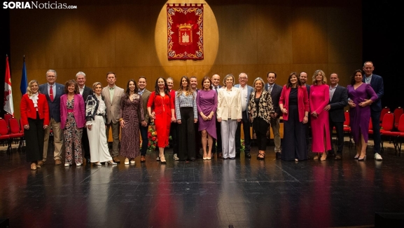 Elegancia y amplias sonrisas entre los 24 jurados antes del Nombramiento 2025