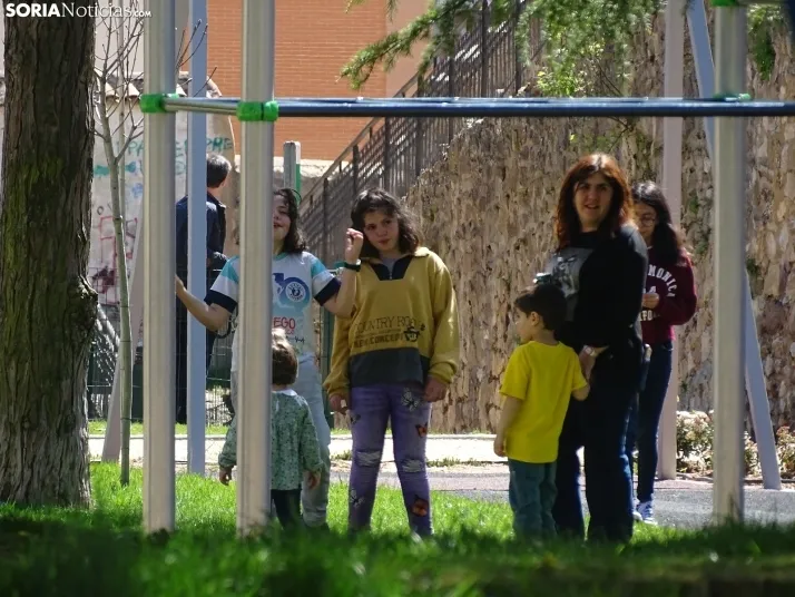 Ambiente festivo hoy en el barrio del Calaverón. /PC