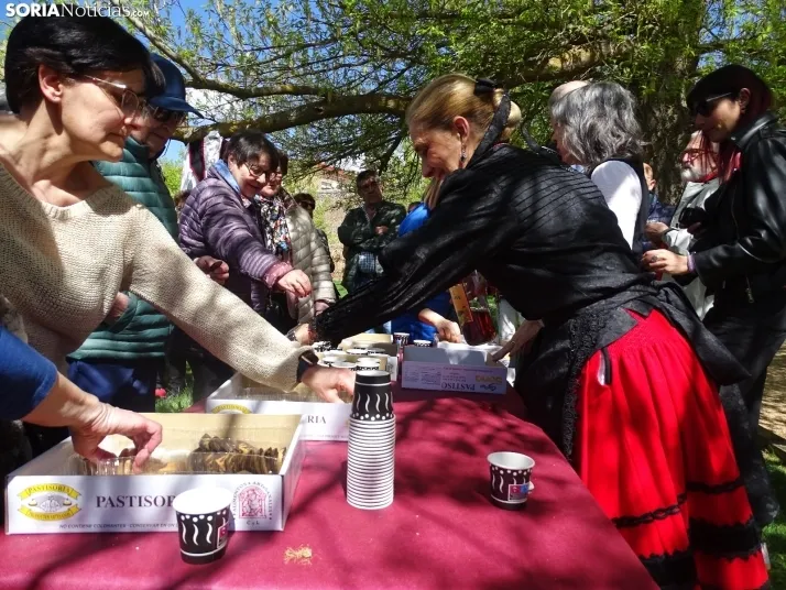 Ambiente festivo hoy en el barrio del Calaverón. /PC
