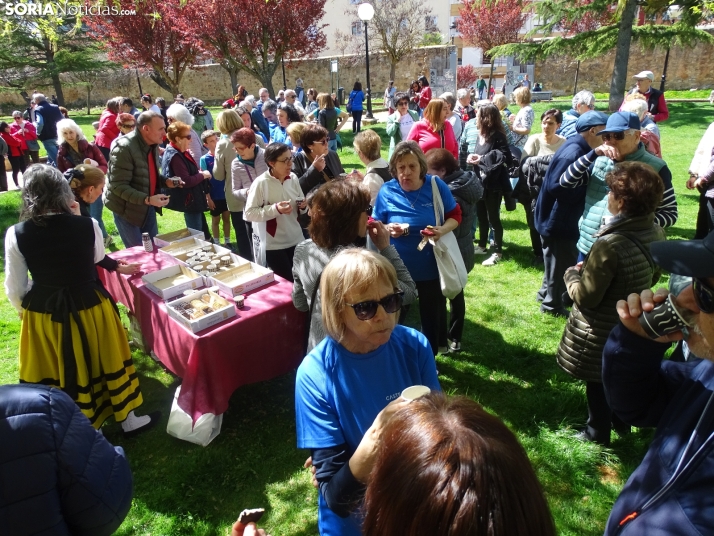 Ambiente festivo hoy en el barrio del Calaverón. /PC