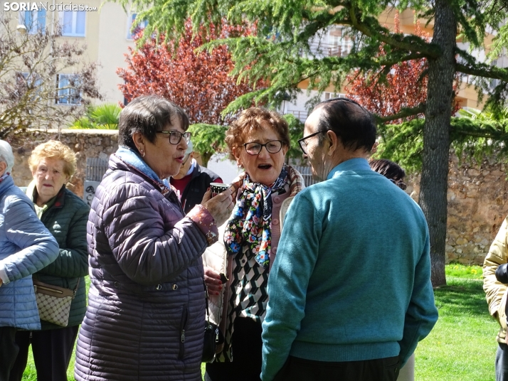 Ambiente festivo hoy en el barrio del Calaverón. /PC