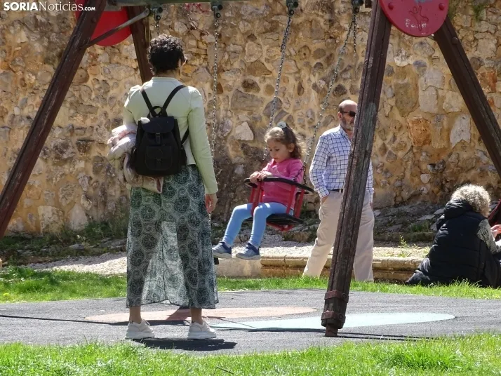 Ambiente festivo hoy en el barrio del Calaverón. /PC