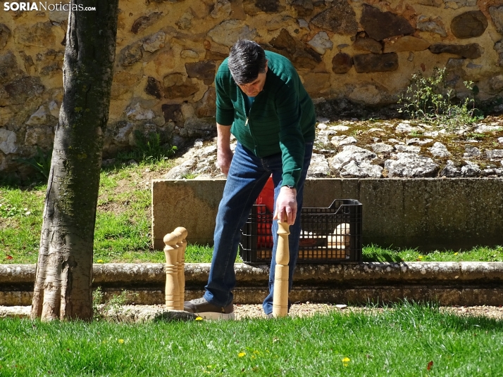 Ambiente festivo hoy en el barrio del Calaverón. /PC