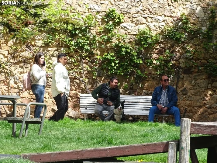 Ambiente festivo hoy en el barrio del Calaverón. /PC
