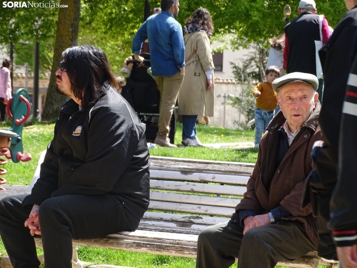 Ambiente festivo hoy en el barrio del Calaverón. /PC