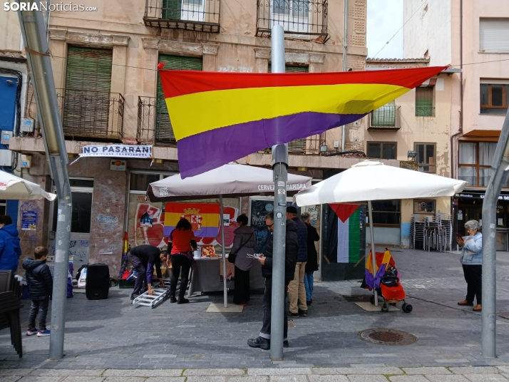 Conmemoración del 94 aniversario del día de la República