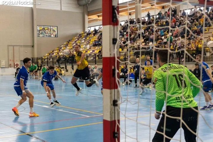 Club Balonmano Soria vs Unión Financiera./ Viksar Fotografía 
