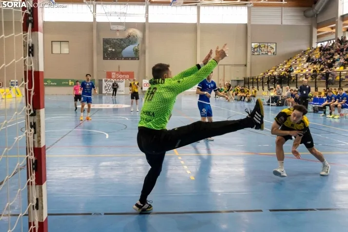 Club Balonmano Soria vs Unión Financiera./ Viksar Fotografía 