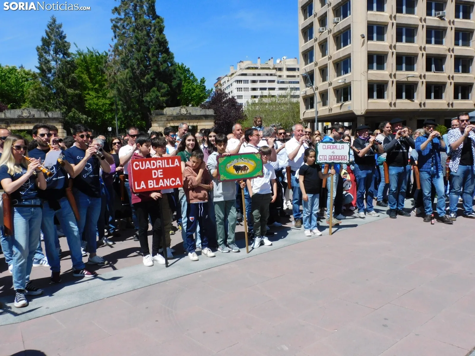 Foto 2 - As&iacute; ha sonado el D&iacute;a del Dulzainero en Soria: m&uacute;sica y ambiente como preludio de San Juan