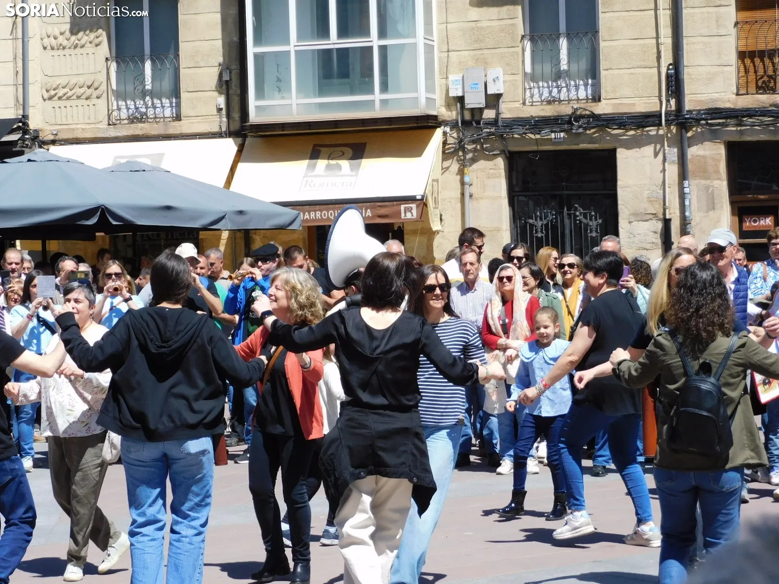 Foto 8 - As&iacute; ha sonado el D&iacute;a del Dulzainero en Soria: m&uacute;sica y ambiente como preludio de San Juan