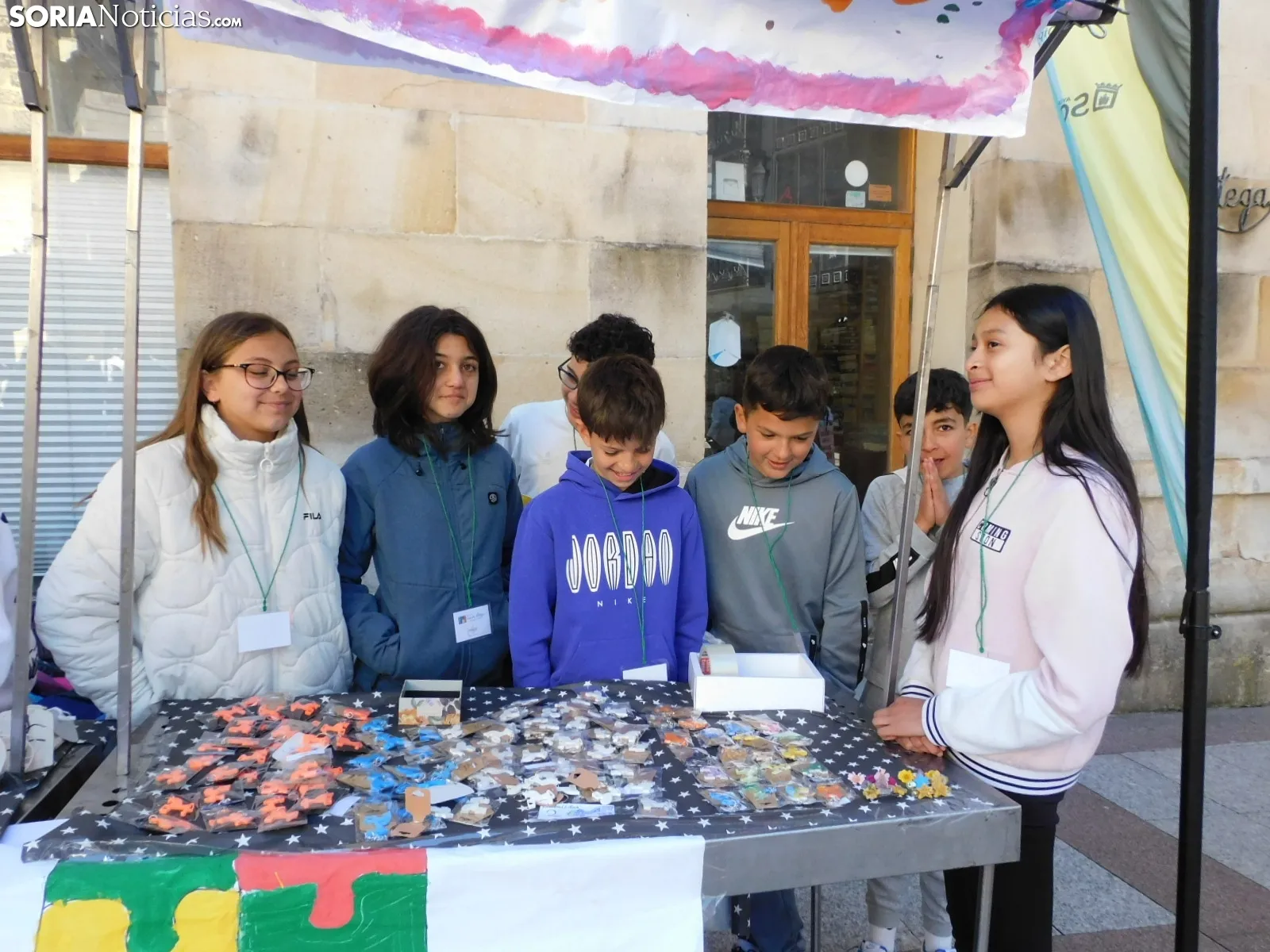 Foto 11 - FOTOS Y NOTICIA | Peque&ntilde;os grandes emprendedores: 250 alumnos se instalan en la plaza del Rosel y San Blas con sus "empresas casi reales"