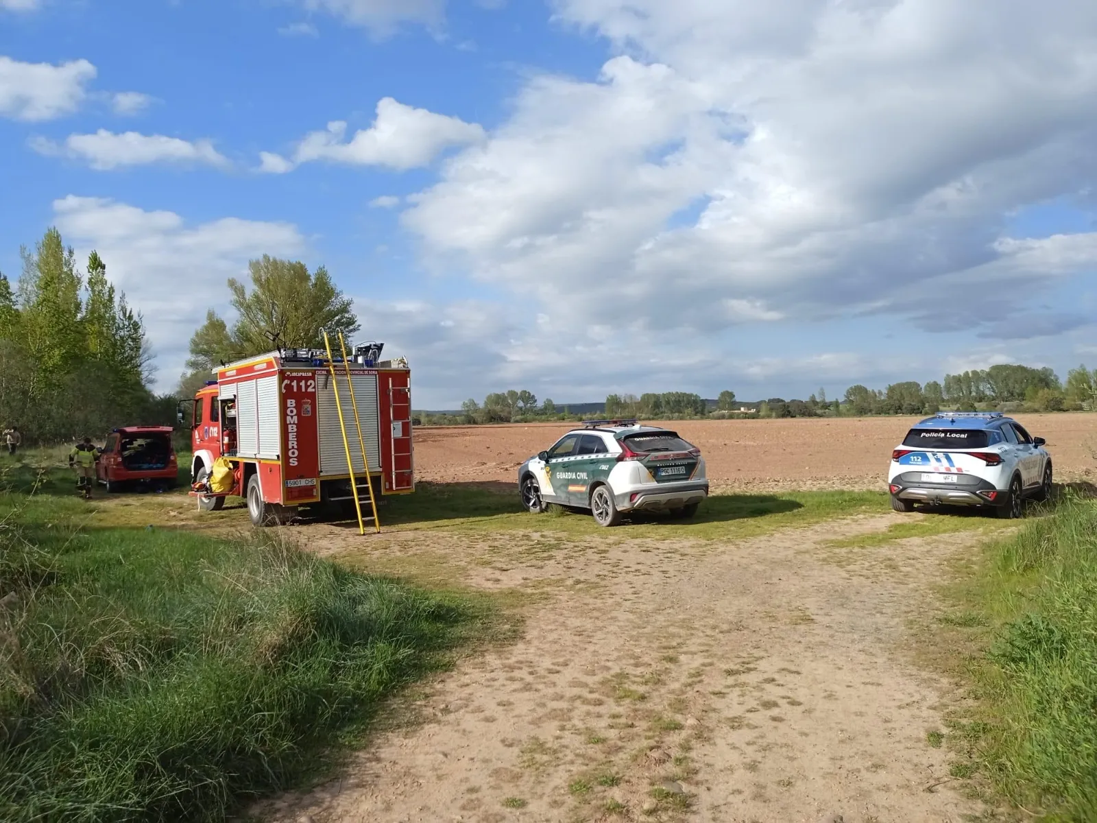 Foto 2 - Rescatado un hombre atrapado en el r&iacute;o Duero a su paso por Almaz&aacute;n